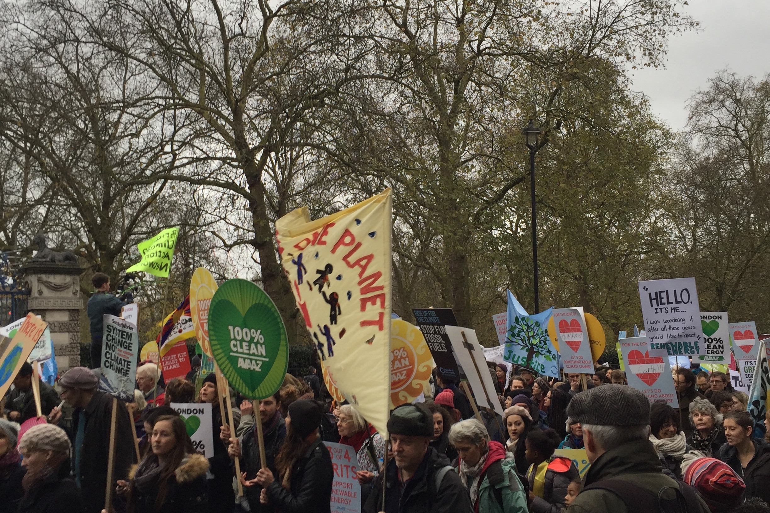 50,000 people attend climate march in London