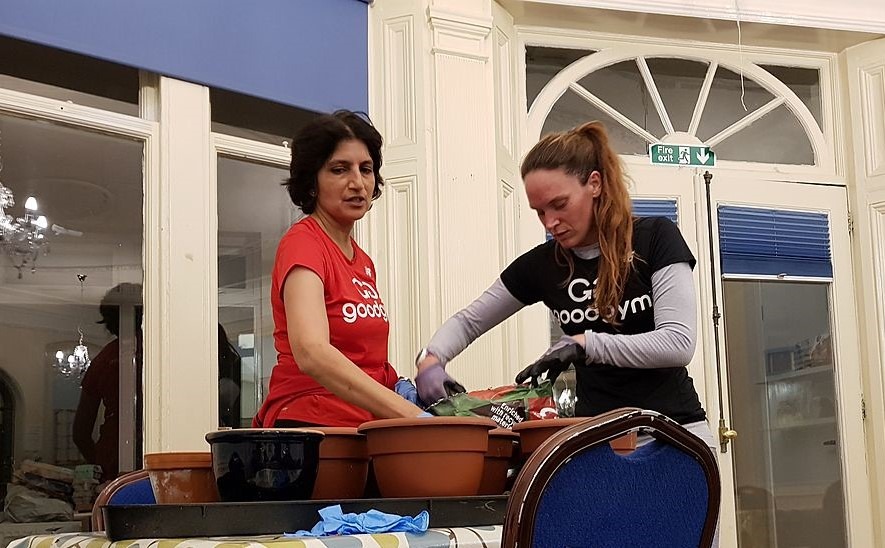 Kingston running group does late-night gardening for mental health charity