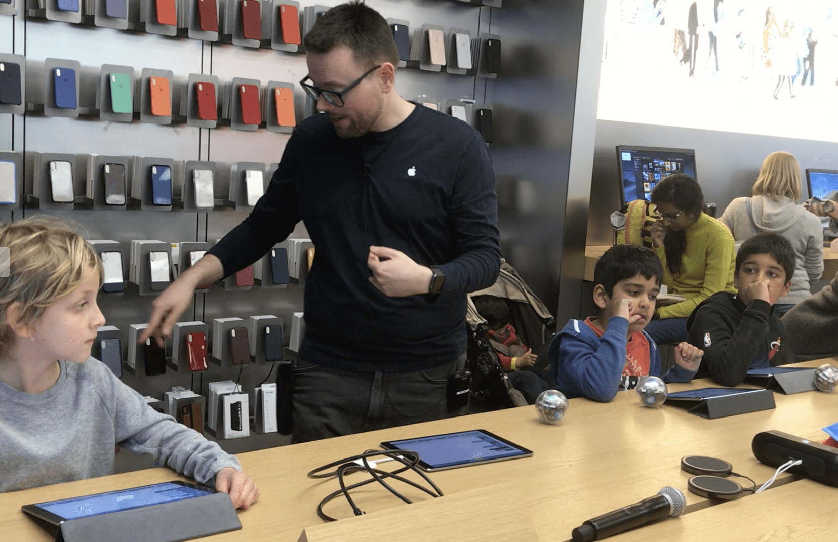 Kingston’s Apple Store to hold ‘Family Camp’ digital skills sessions