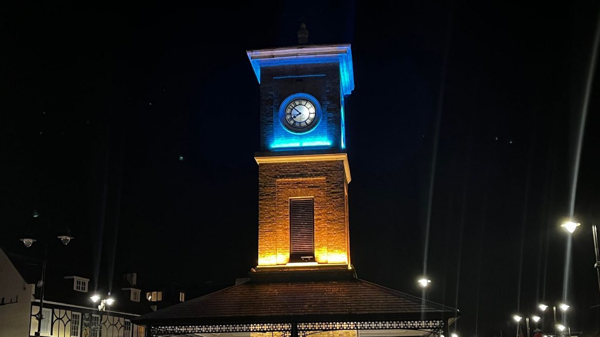 VIDEO: Hertfordshire monument lights up in solidarity with Ukraine