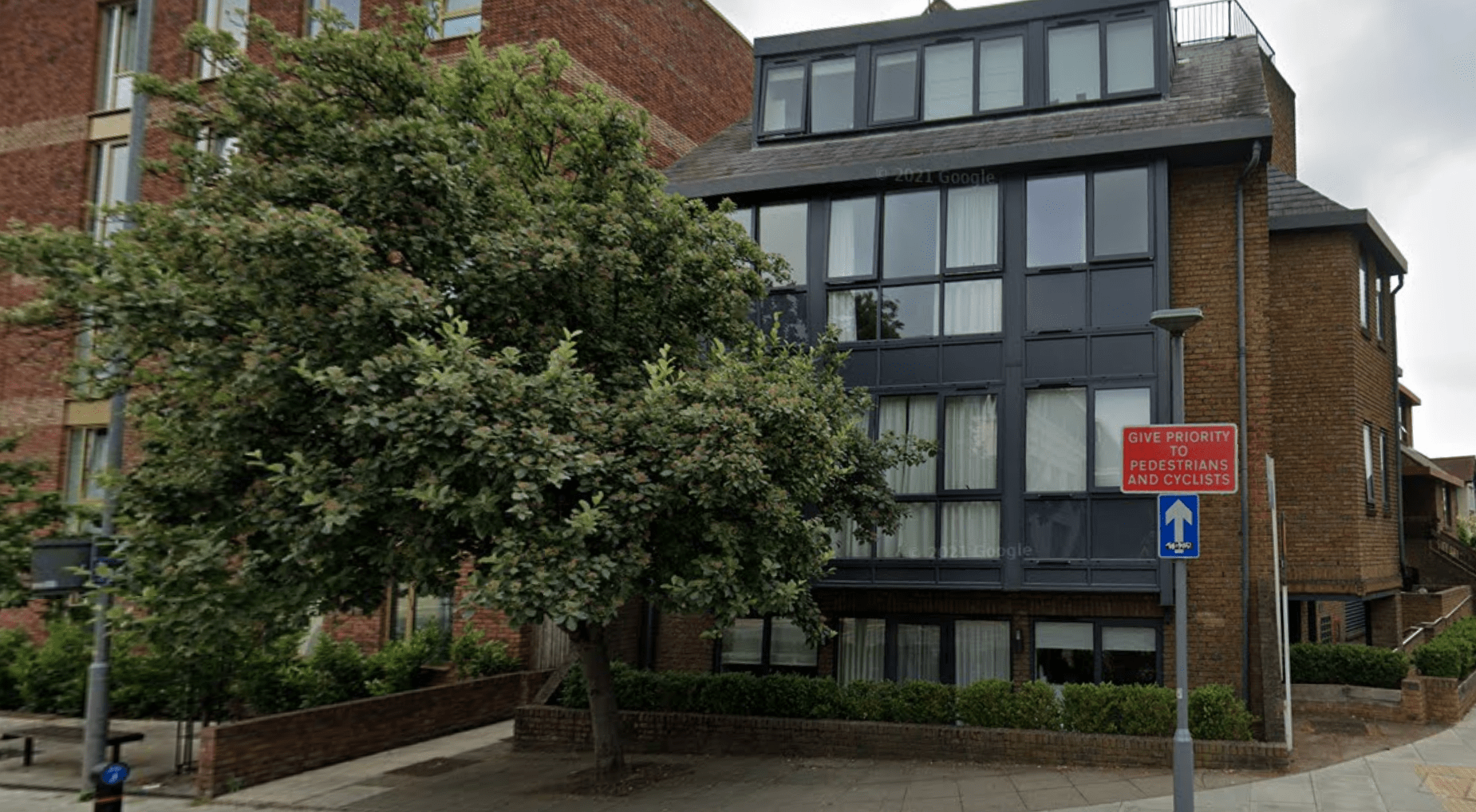 Fire crews attend Penrhyn Road flat fire Kingston Courier