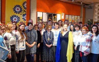 The founder of Ariadne's Thread, Tamara Ravenhill, Iryna Andriyenko, and the Canterbury Ladies' Choir gathered at the Rose Theatre