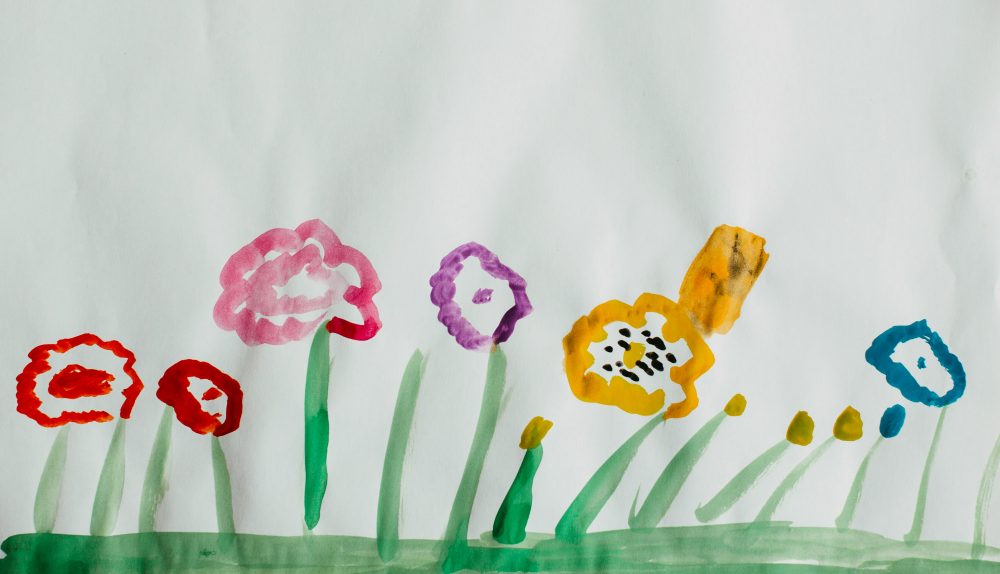 A child's painting of sprin flowers