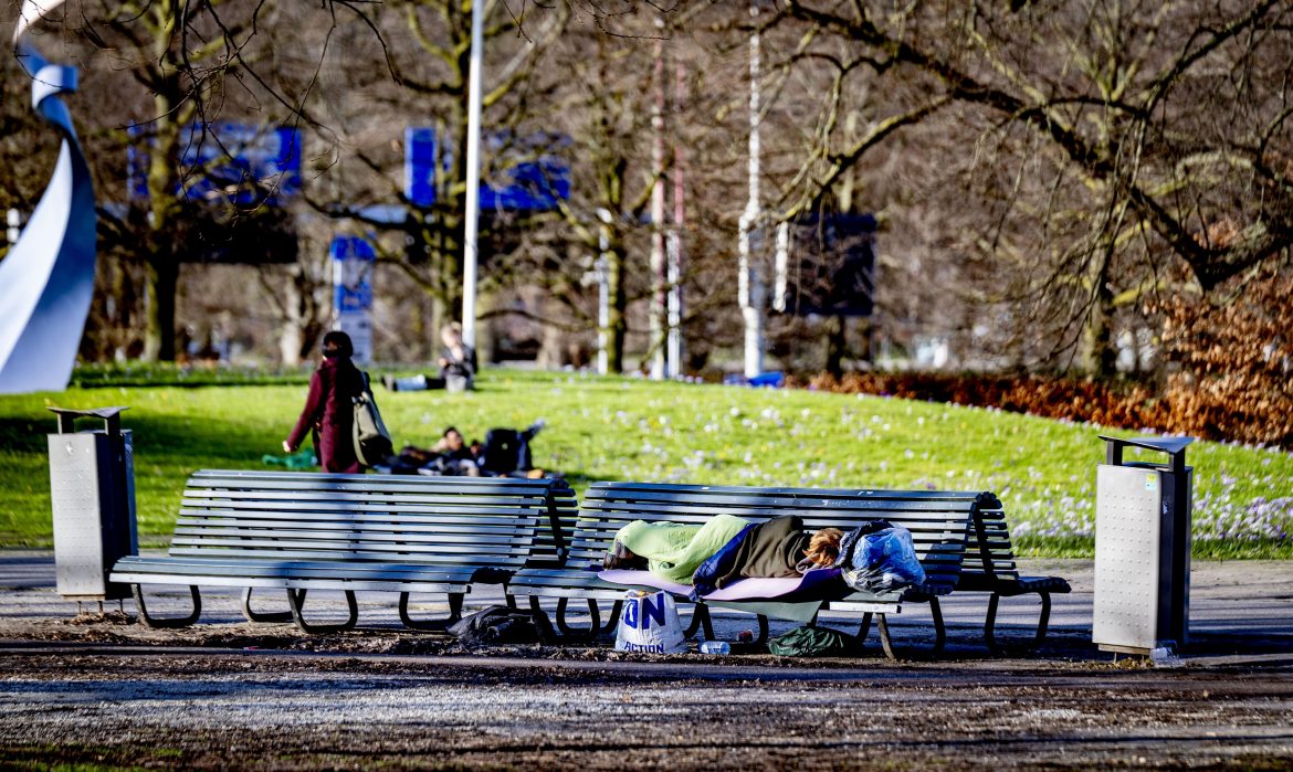 Homeless father of four calls for better treatment of vulnerable families: “The council forced us onto the street” 